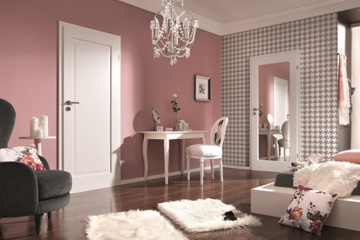 Drzwi z lustrem - sposób na stworzenie jaśniejszej przestrzeni w mieszkaniu